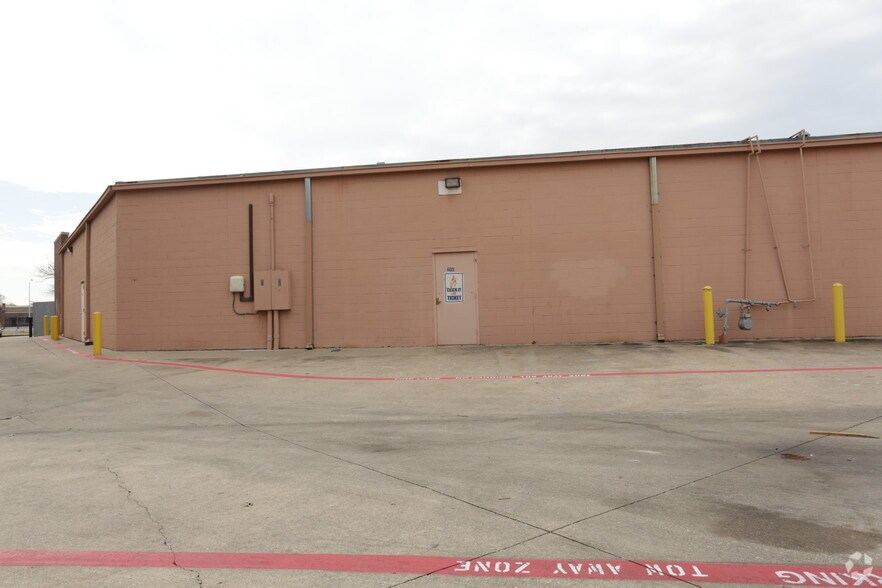 More Photos Of 2011 W Spring Creek Pky, Plano Storefront For Lease