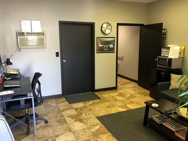 More Photos Of 3345 Hutchinson Rd, Cumming Warehouse For Lease