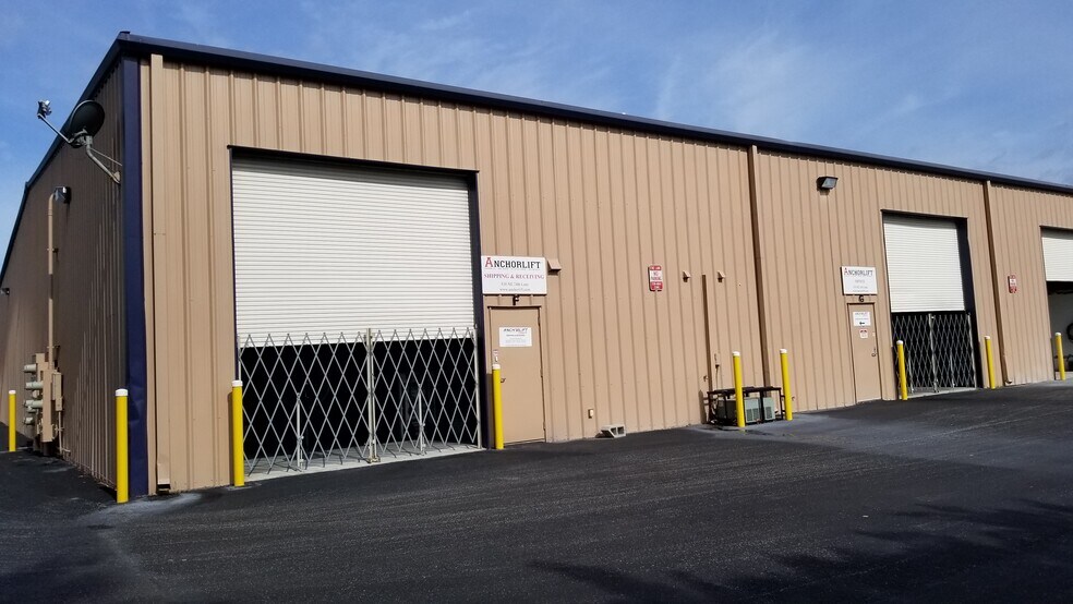 More Photos Of 830 NE 24th Ln, Cape Coral Warehouse For Sale