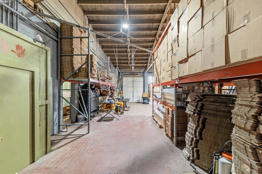 More Photos Of 308 W College St, Pulaski Flex For Sale