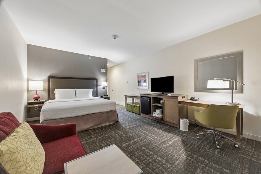 More Photos Of 1328 Highway 146, La Porte Hotel For Sale