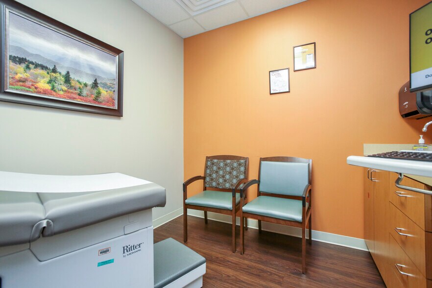 More Photos Of 12 Sammy McGhee Blvd, Jasper Office For Sale