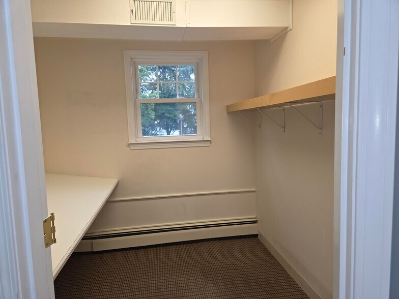 More Photos Of 282 Montvale Ave, Woburn Office For Sale