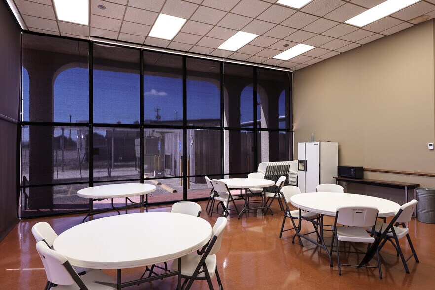 More Photos Of 3649 Leopard St, Corpus Christi Office For Lease