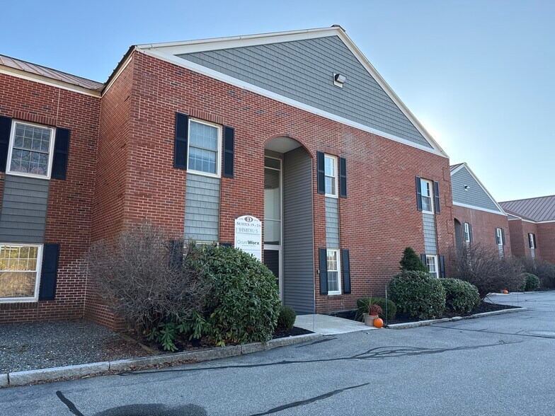 More Photos Of 1 Merrill Industrial Dr, Hampton Office For Sale
