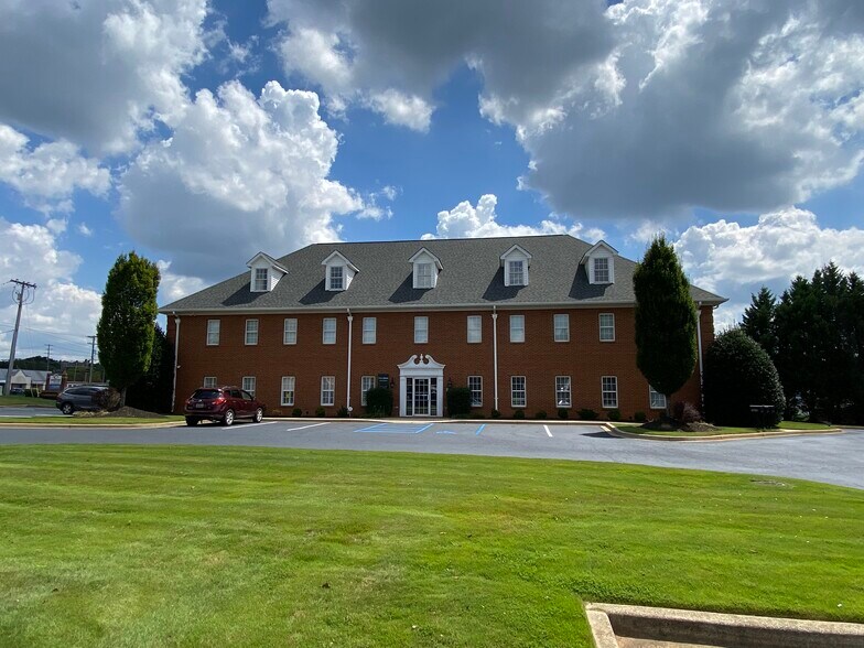 More Photos Of 1818 E Main St, Easley Unknown For Lease