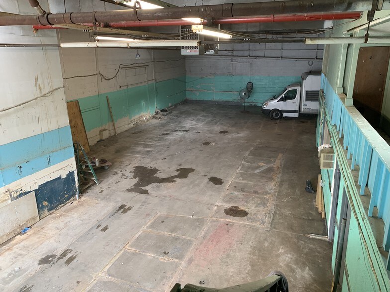 More Photos Of 2501-2515 Newbold Ave, Bronx Warehouse For Lease