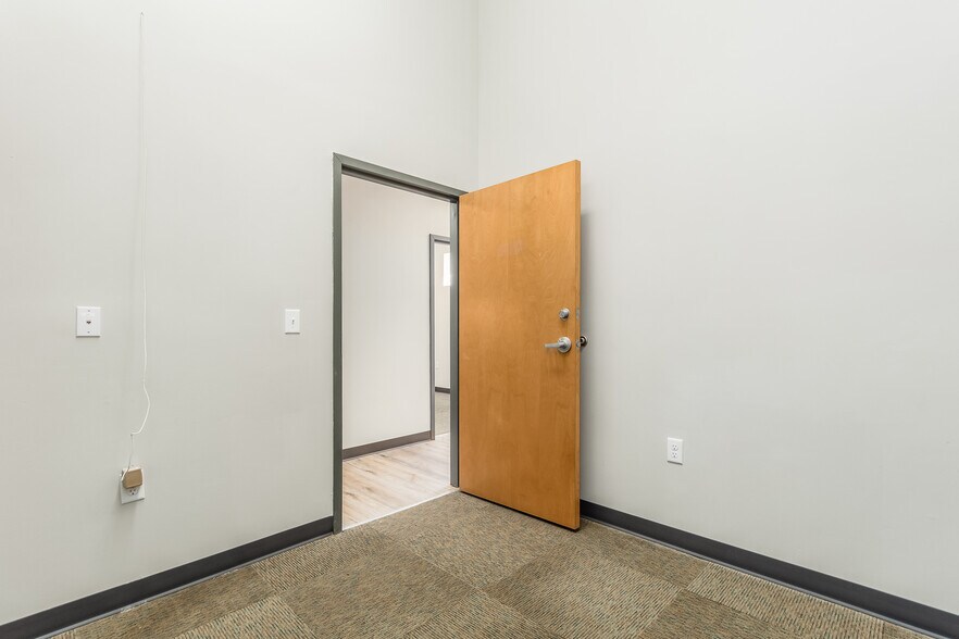 More Photos Of 1251 W Broad St, Columbus Storefront Retail Office For Sale