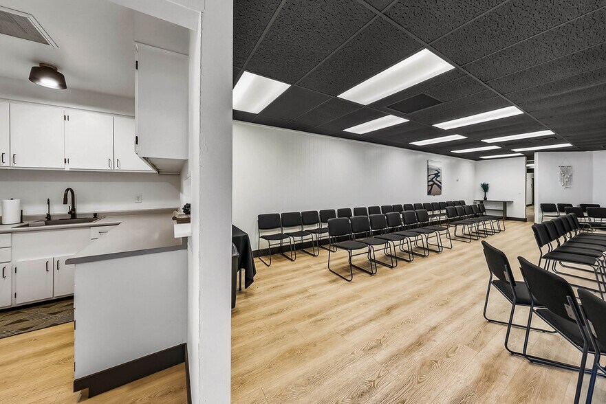 More Photos Of 239 SE G St, Grants Pass General Retail For Sale