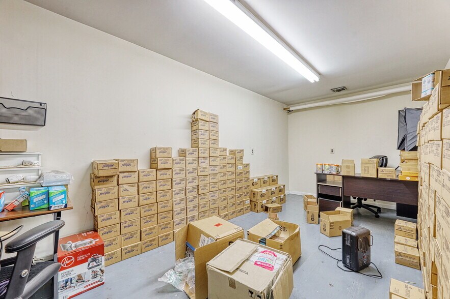 More Photos Of 109-111 Ethel Ave, Hawthorne Warehouse For Sale