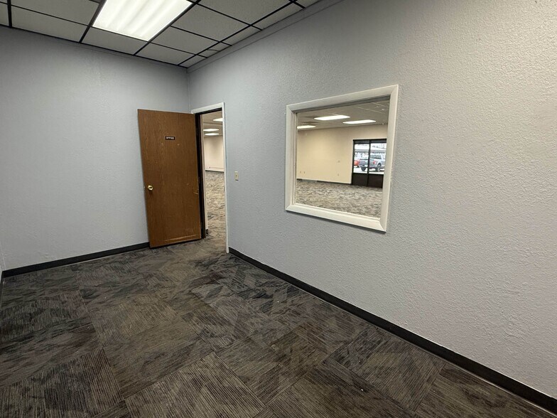 More Photos Of 1021 S Washington St, Bismarck Storefront Retail Office For Lease