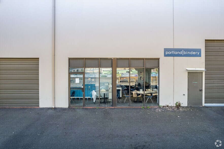 More Photos Of 3342 NW 26th Ave, Portland Warehouse For Lease