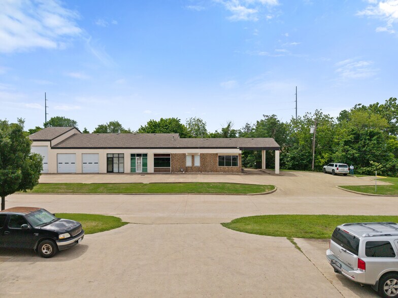 More Photos Of 310 Gautney St, Garland Light Manufacturing For Sale