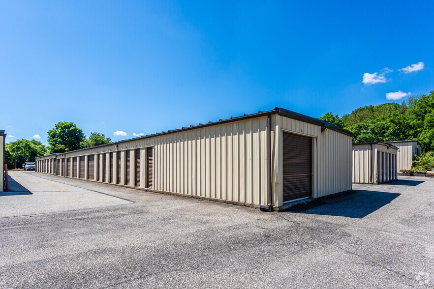 More Photos Of 32 White Lake Rd, Sparta Self Storage For Lease