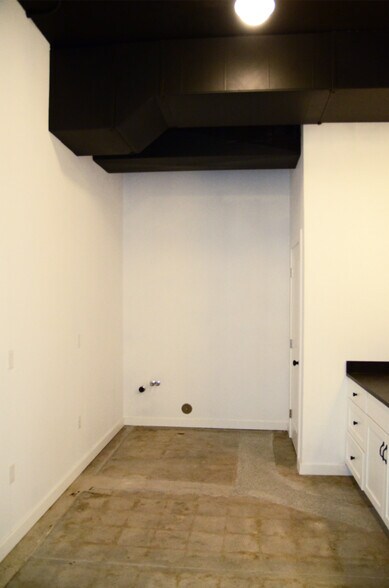 More Photos Of 500 S 20th St, Fort Smith Flex For Lease