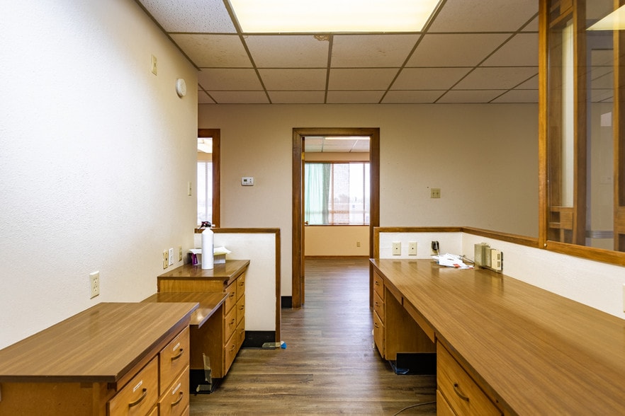 More Photos Of 5 Briercroft Office Park, Lubbock Office For Sale