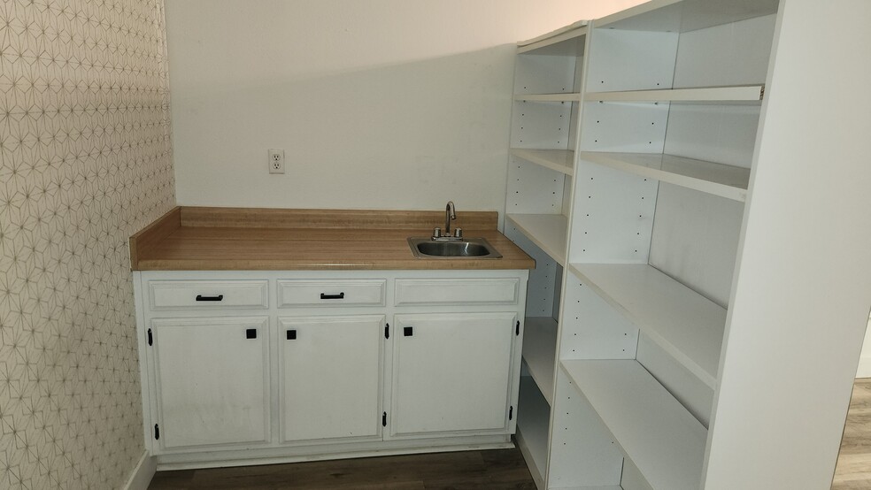 More Photos Of 4 Williamsburg Ln, Chico Office For Sale