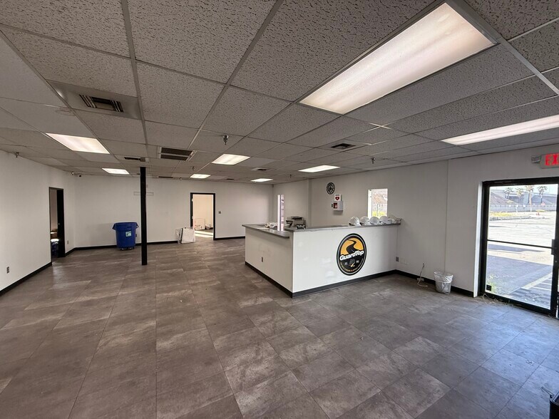 More Photos Of 1048 W Maricopa Fwy, Phoenix Warehouse For Lease