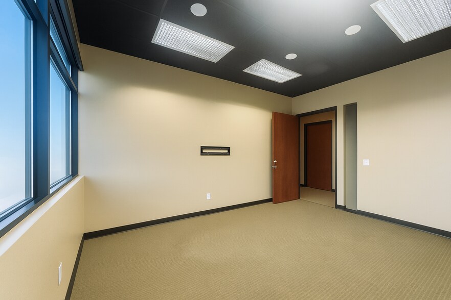 More Photos Of 2631 Packerland Dr, Green Bay Medical For Lease