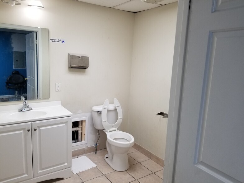 More Photos Of 4700 Stamp Rd, Marlow Heights General Retail For Lease