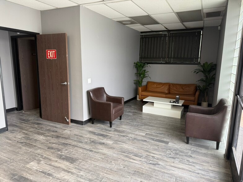 More Photos Of 2901-2911 Winona Ave, Burbank Warehouse For Lease