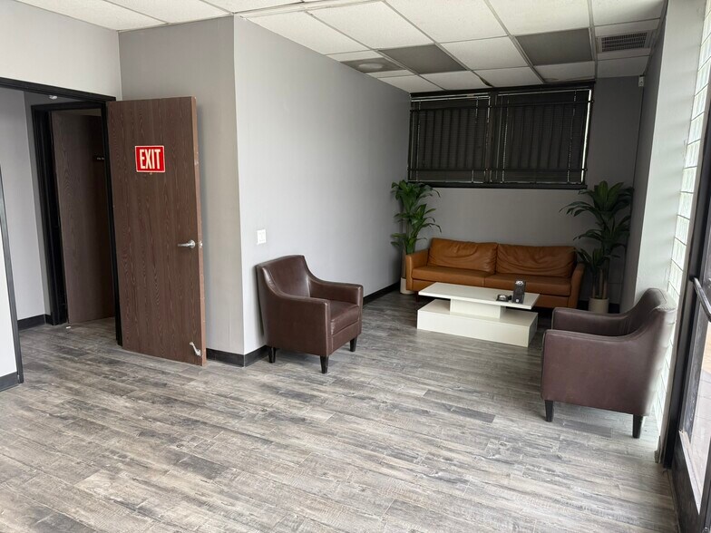 More Photos Of 2911 Winona Ave, Burbank Warehouse For Lease