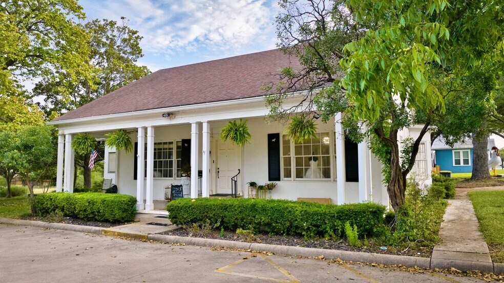 More Photos Of 307 S Washington St, Fredericksburg General Retail For Sale