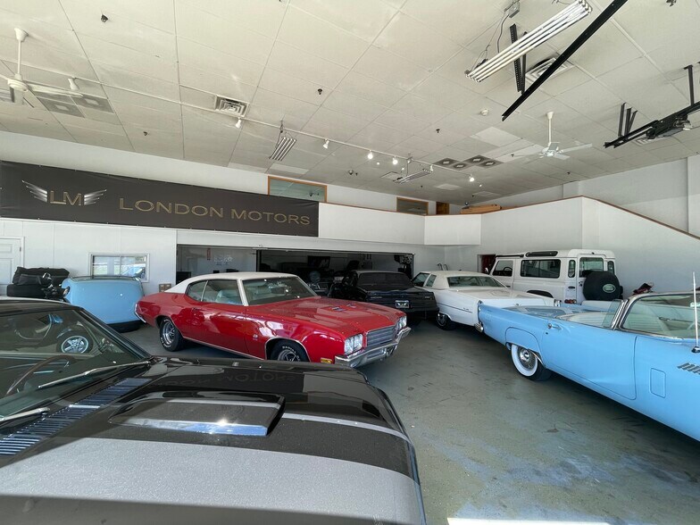 More Photos Of E Northwest Hwy, Arlington Heights Auto Dealership For Lease