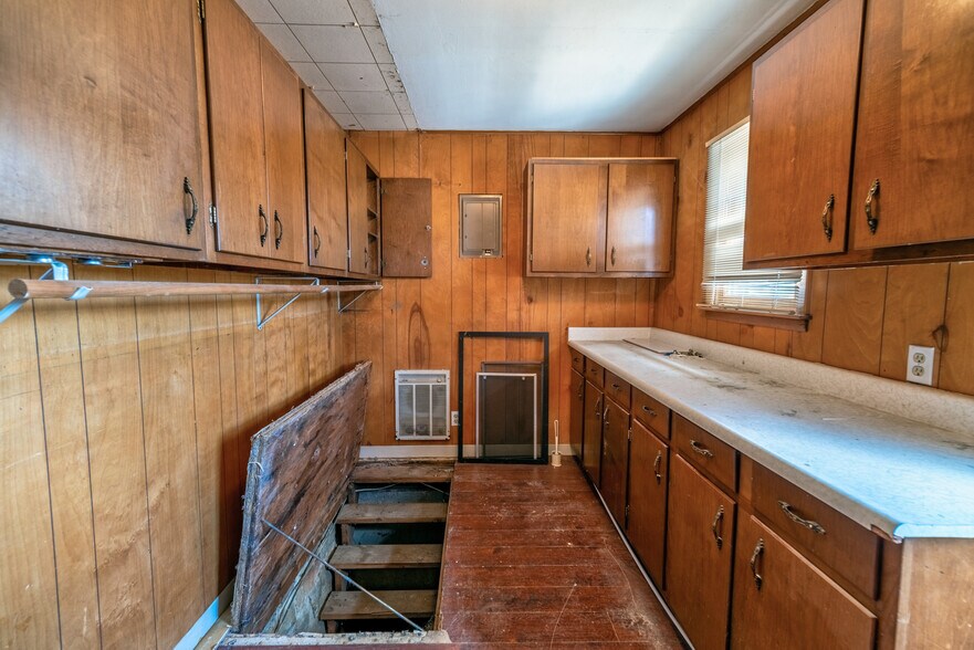 More Photos Of 121 Byers Ave, Hot Sulphur Springs Storefront Retail Residential For Sale