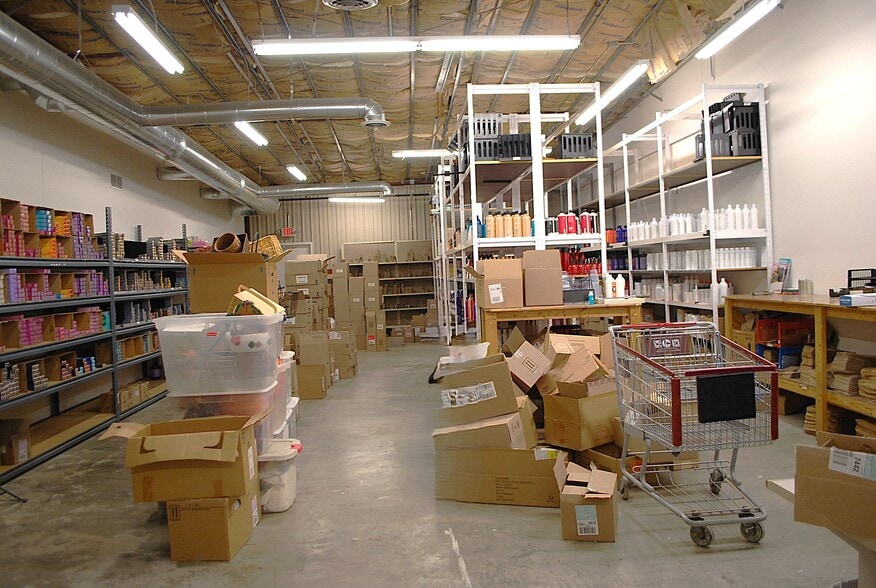 More Photos Of 979 Lovers Ln, Bowling Green Warehouse For Lease