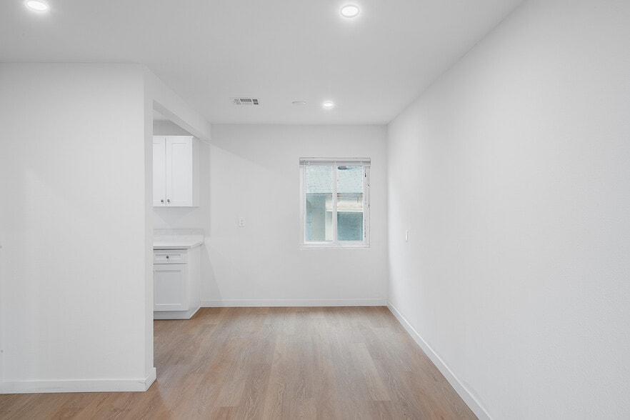 More Photos Of 240-260 E Providencia Ave, Burbank Apartments For Sale