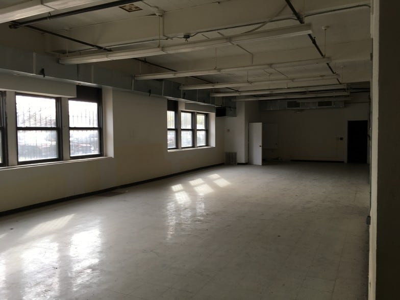 More Photos Of 1400 NW 3rd St, Oklahoma City Schools For Sale