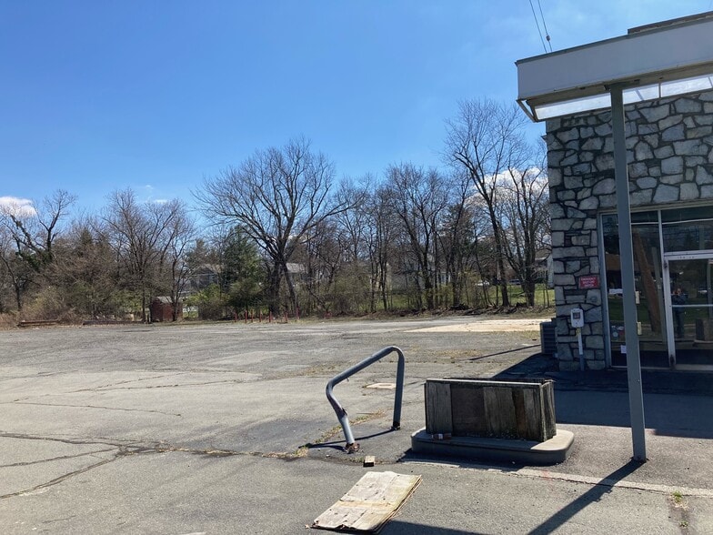More Photos Of 71 E Broad St, Hopewell Auto Repair For Lease