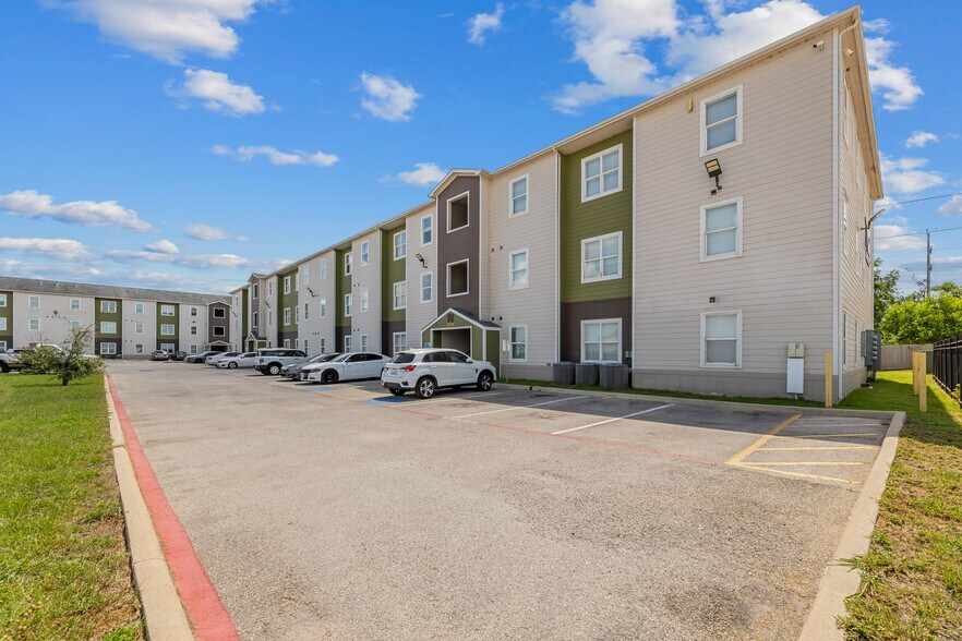 More Photos Of 702 Santee St, Prairie View Apartments For Sale
