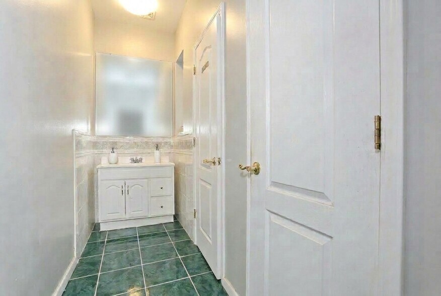 More Photos Of 22 S Madison Ave, Spring Valley Office For Sale