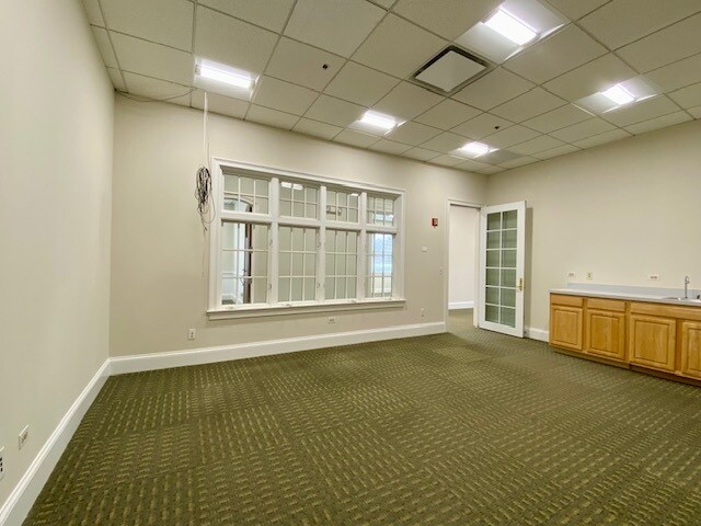 More Photos Of 545 Willowbrook Centre Pky, Willowbrook Warehouse For Lease