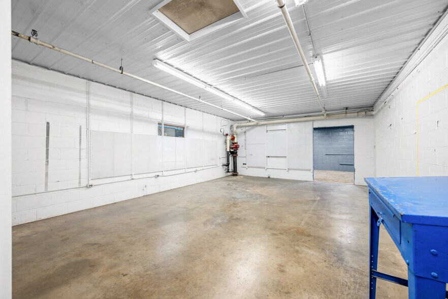 More Photos Of 1441 Central Ave, Columbus Auto Repair For Lease