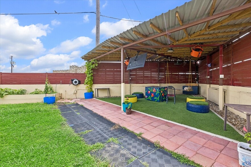 More Photos Of 15101 S Interstate 35, Buda Hotel For Sale