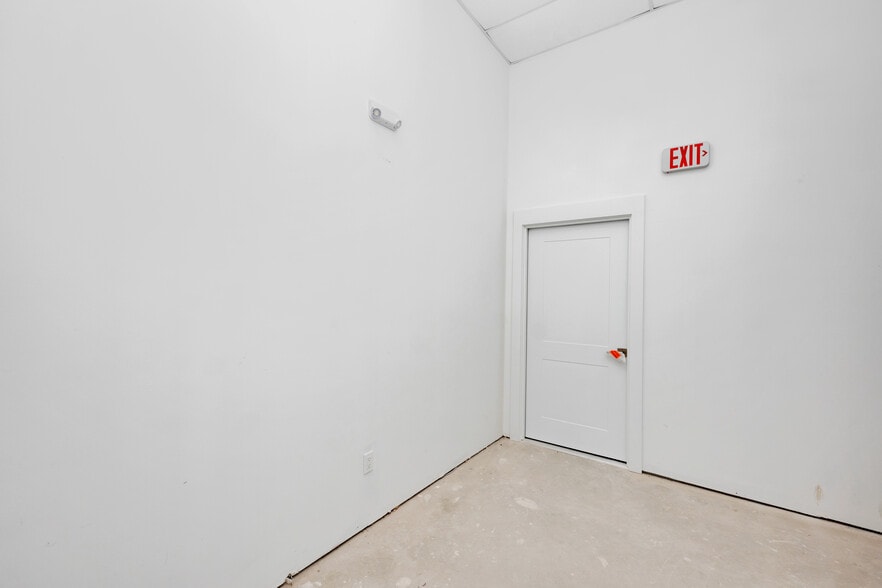 More Photos Of 1080 New York Ave, Huntington Station Apartments For Lease