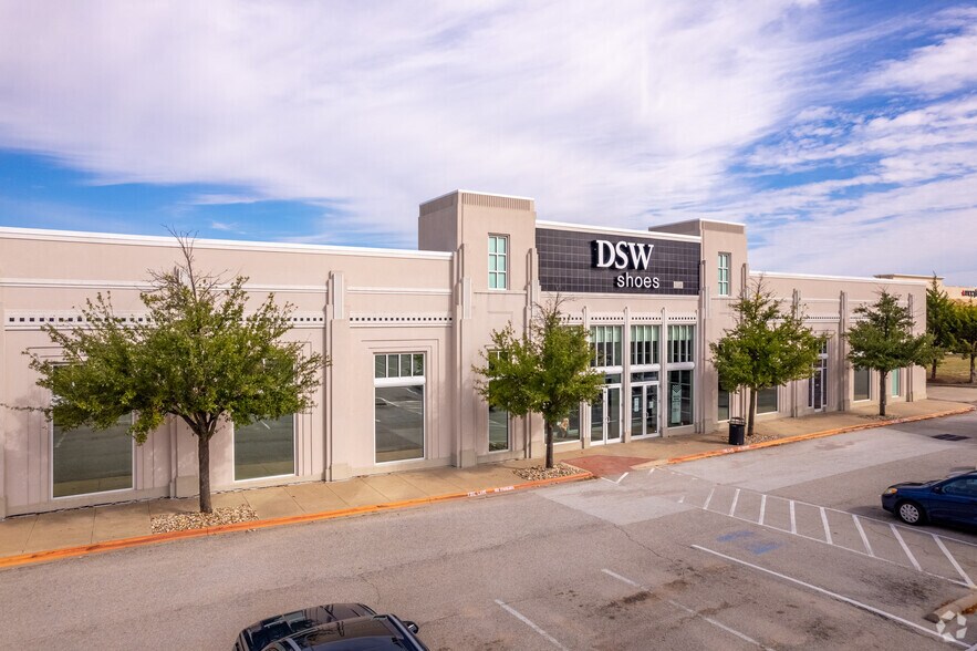 More Photos Of 245 Cedar Sage Dr, Garland Unknown For Lease