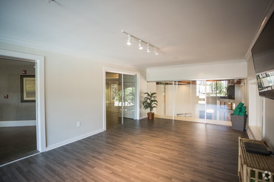 More Photos Of Mooreview Pky @ Loudoun County Pky, Ashburn Unknown For Lease