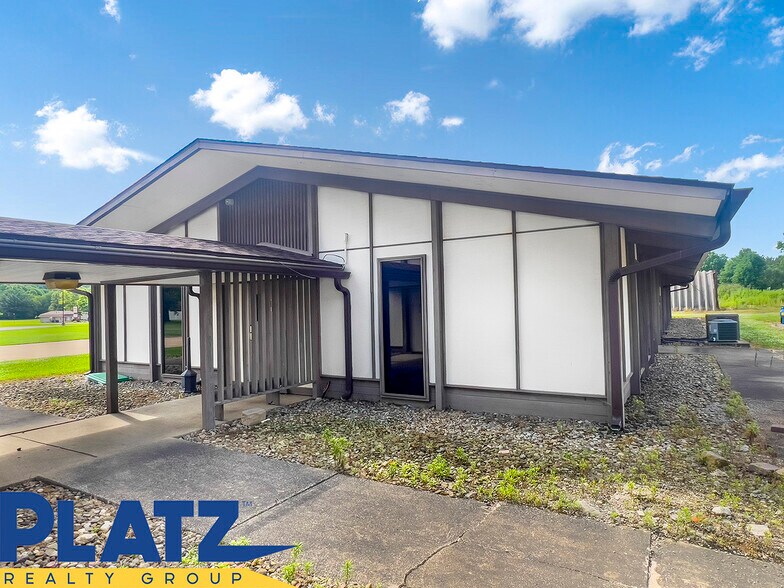 More Photos Of 1372 Youngstown Kingsville Rd SE, Vienna Office For Lease