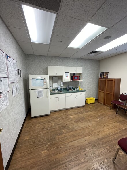 More Photos Of 3075 Governors Place Blvd, Dayton Medical For Sale