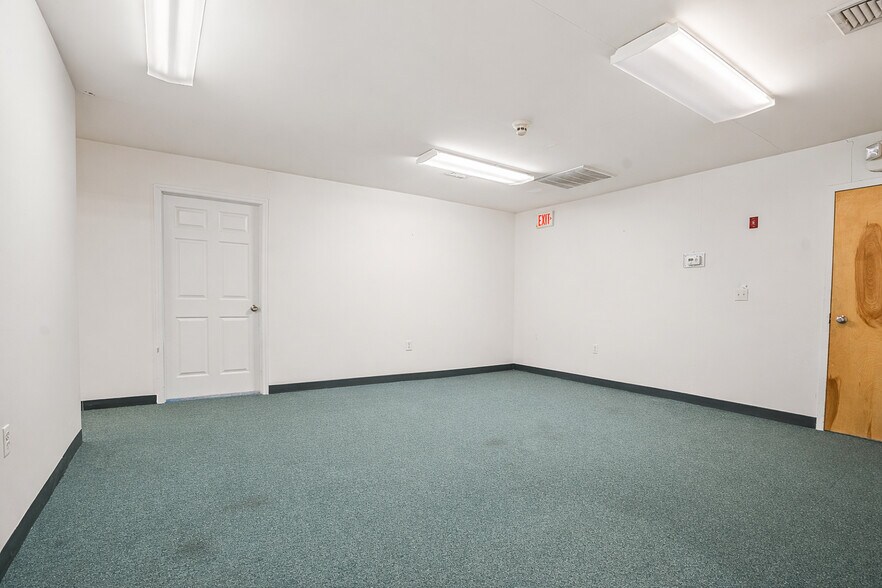 More Photos Of 234 Main St, Lincoln Park Storefront Retail Office For Lease