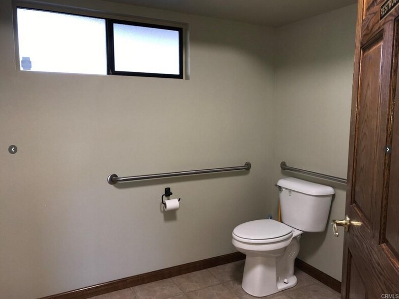 More Photos Of 1002 11th St, Lakeport Office Residential For Lease