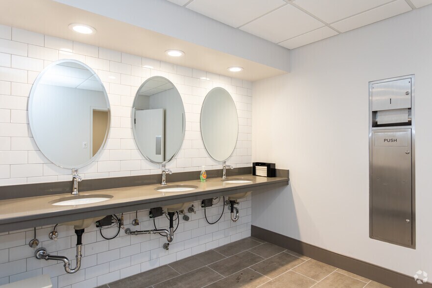 More Photos Of 4530 Park Rd, Charlotte Office For Lease