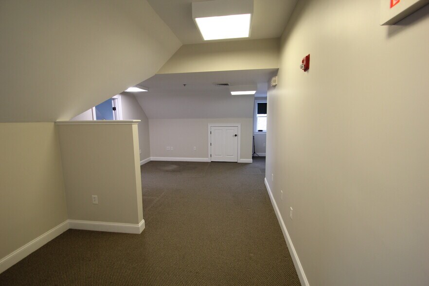 More Photos Of 162 Park St, North Reading Storefront Retail Residential For Lease
