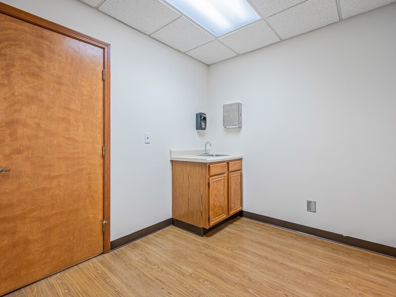 More Photos Of 6 Brooklet St, Asheville Medical For Lease