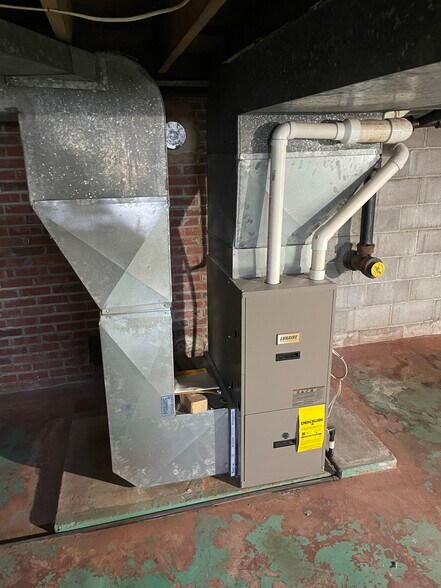 More Photos Of 246 N Buhl Farm Dr, Hermitage Flex For Sale