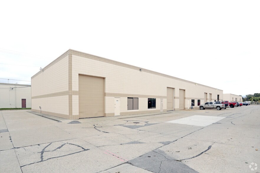 Primary Photo Of 43726-43746 Merrill Rd, Sterling Heights Warehouse For Lease